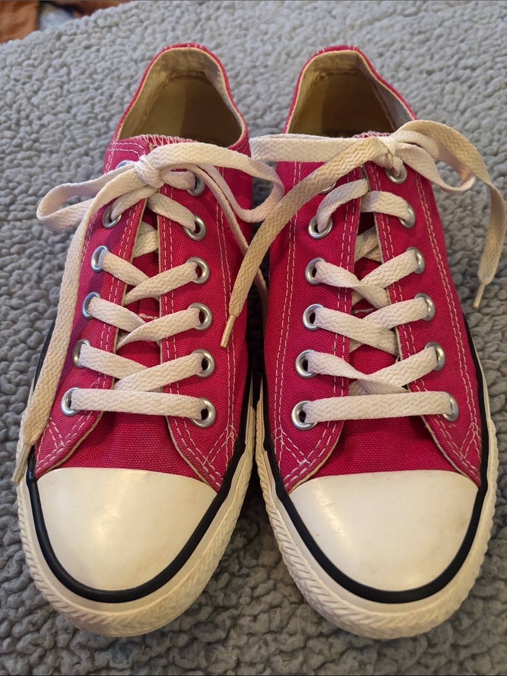 Women's Hyper Pink Low-Top Canvas Lace-Up Sneakers